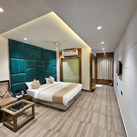 Hotel Mk Vivanta Gwalior Esterno foto
