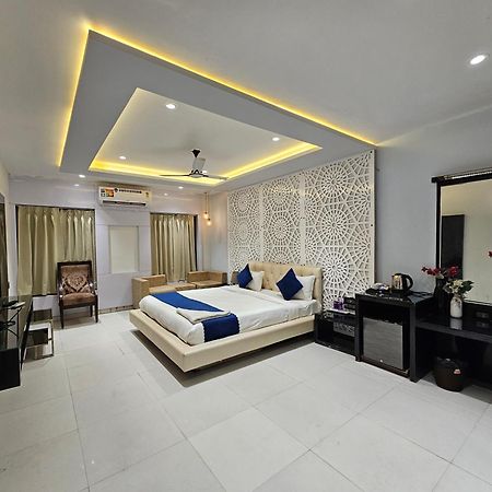 Hotel Mk Vivanta Gwalior Esterno foto