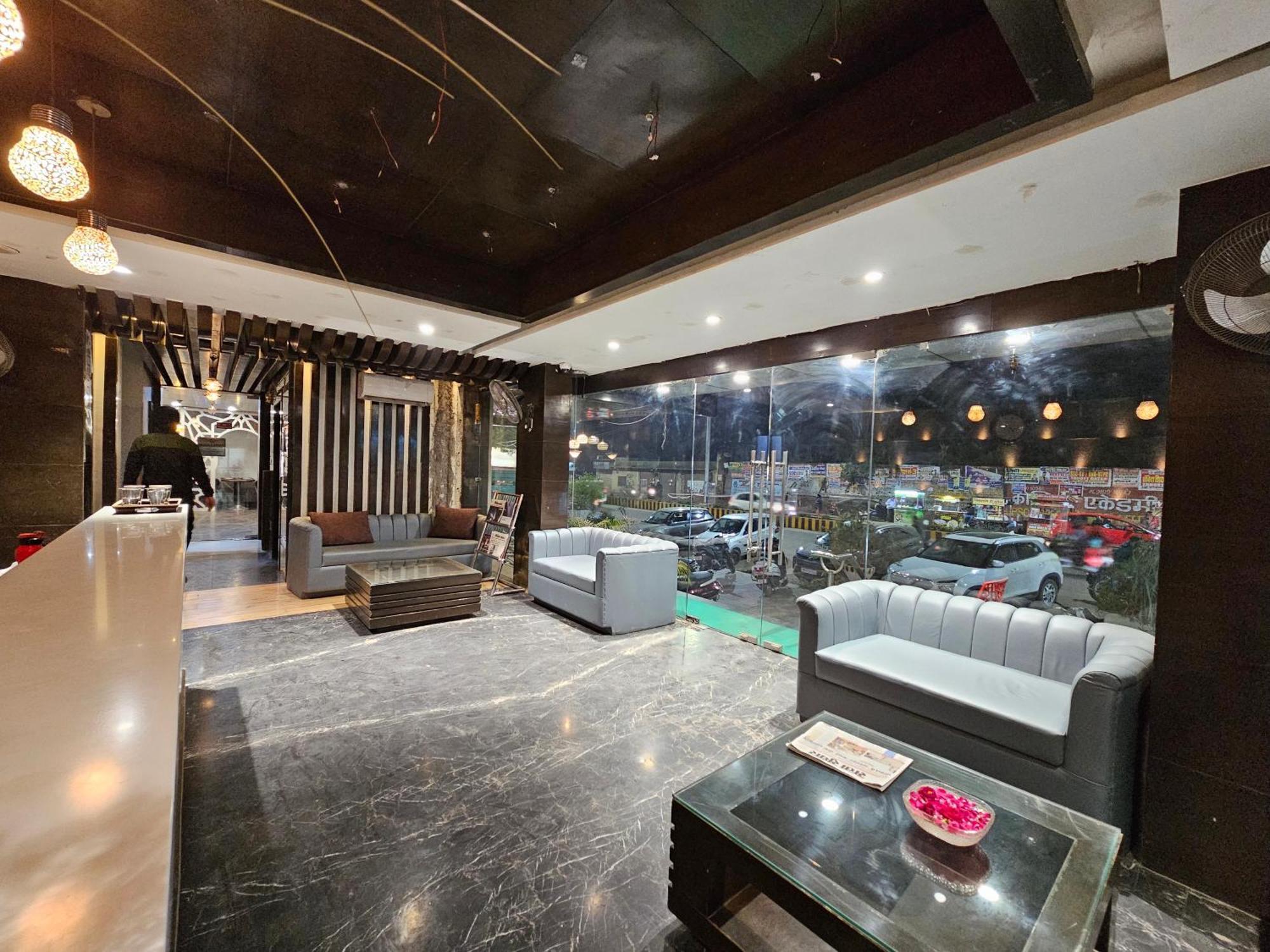 Hotel Mk Vivanta Gwalior Esterno foto