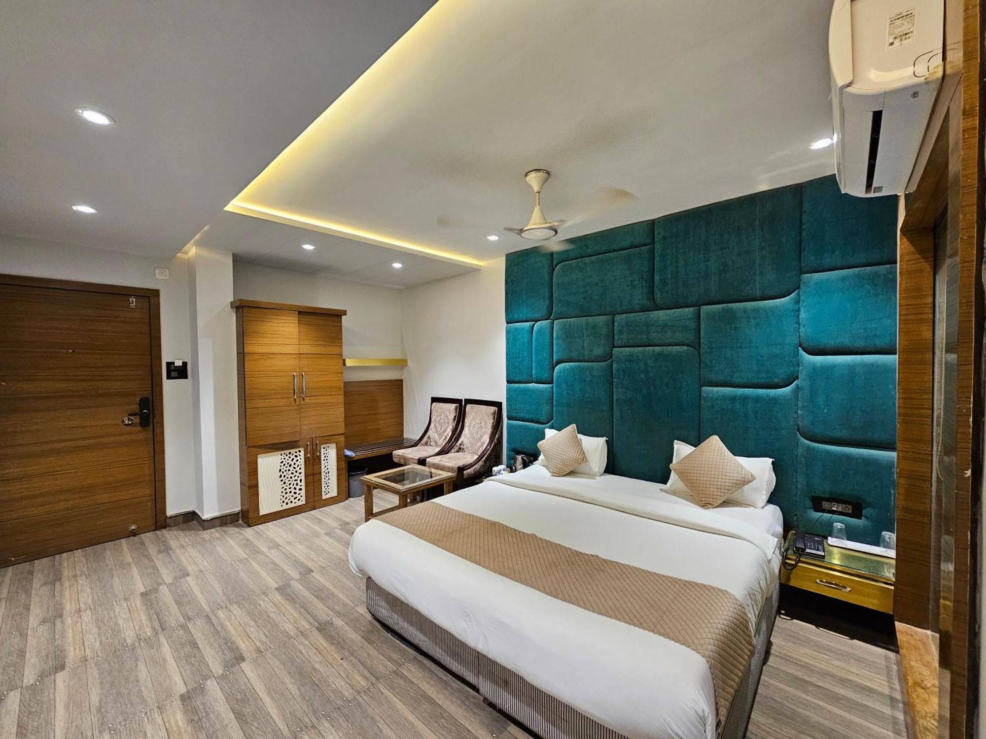 Hotel Mk Vivanta Gwalior Esterno foto