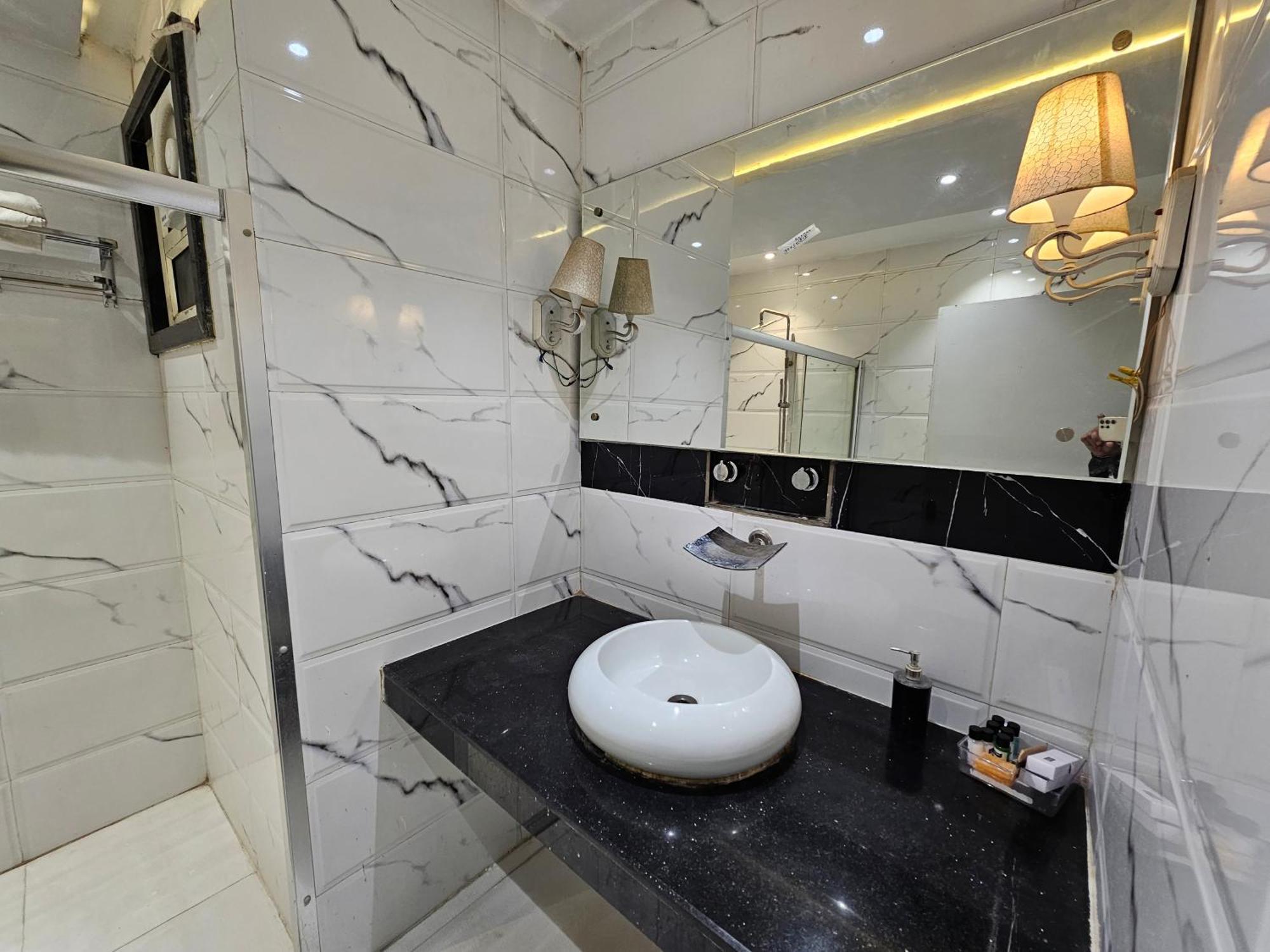 Hotel Mk Vivanta Gwalior Esterno foto