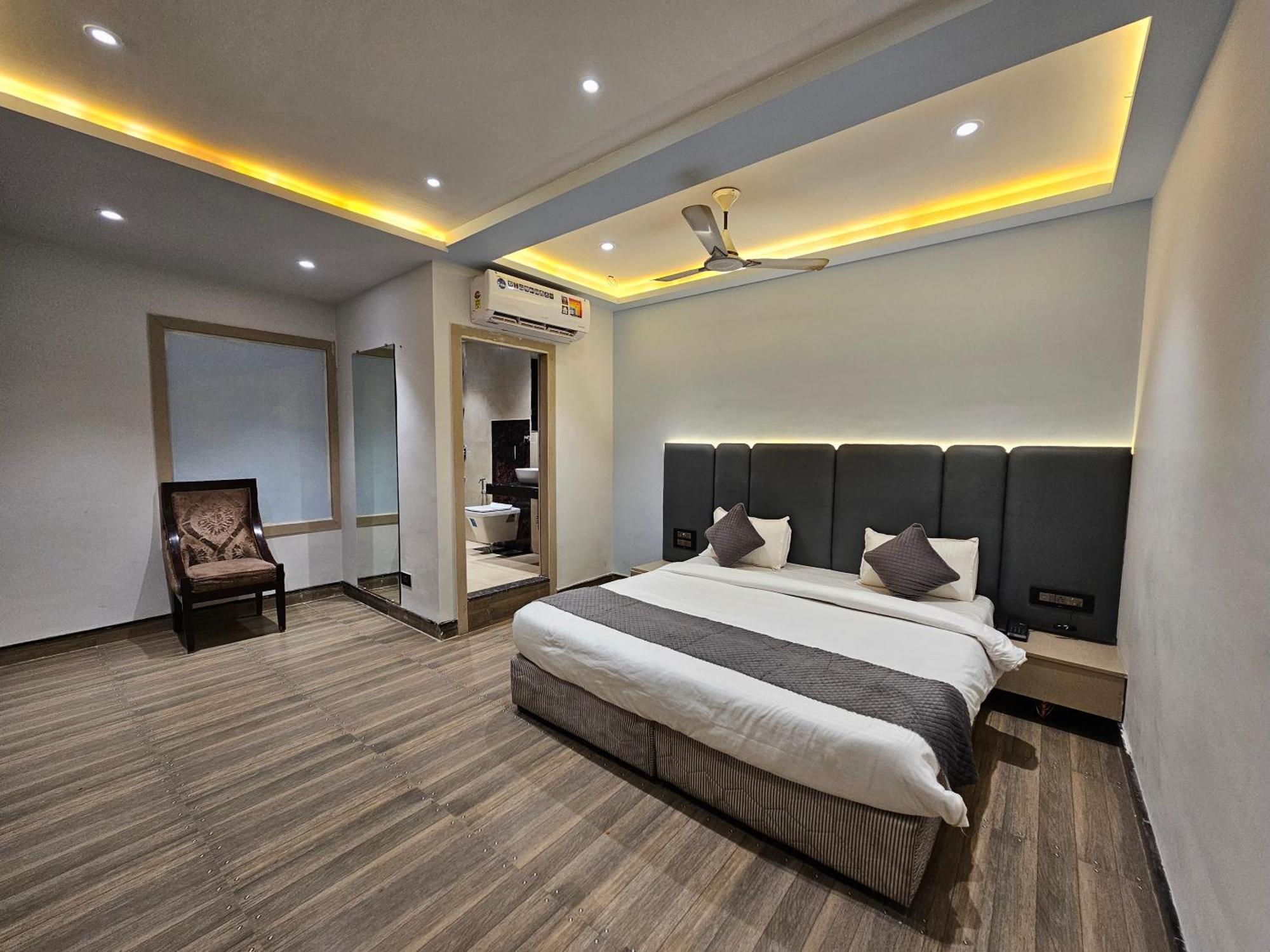Hotel Mk Vivanta Gwalior Esterno foto