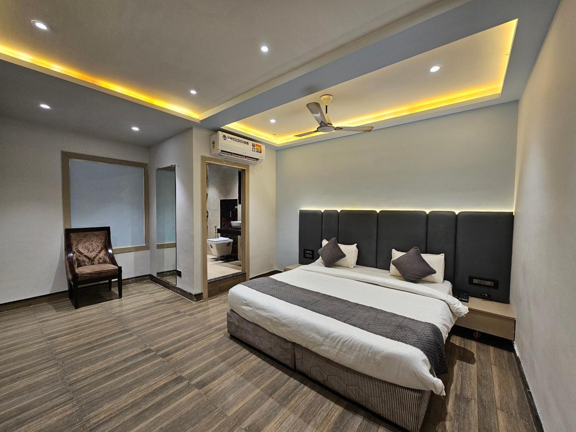 Hotel Mk Vivanta Gwalior Esterno foto