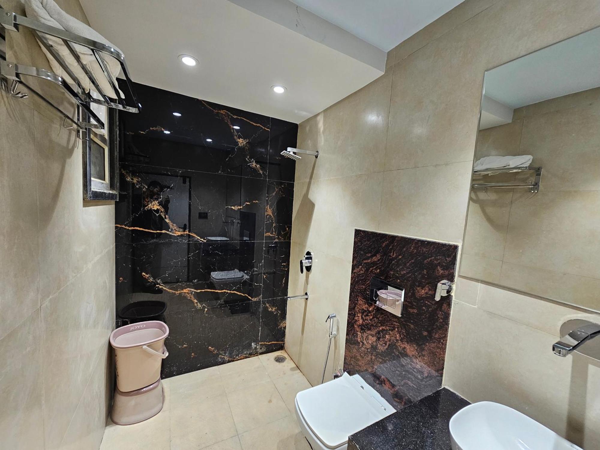 Hotel Mk Vivanta Gwalior Esterno foto